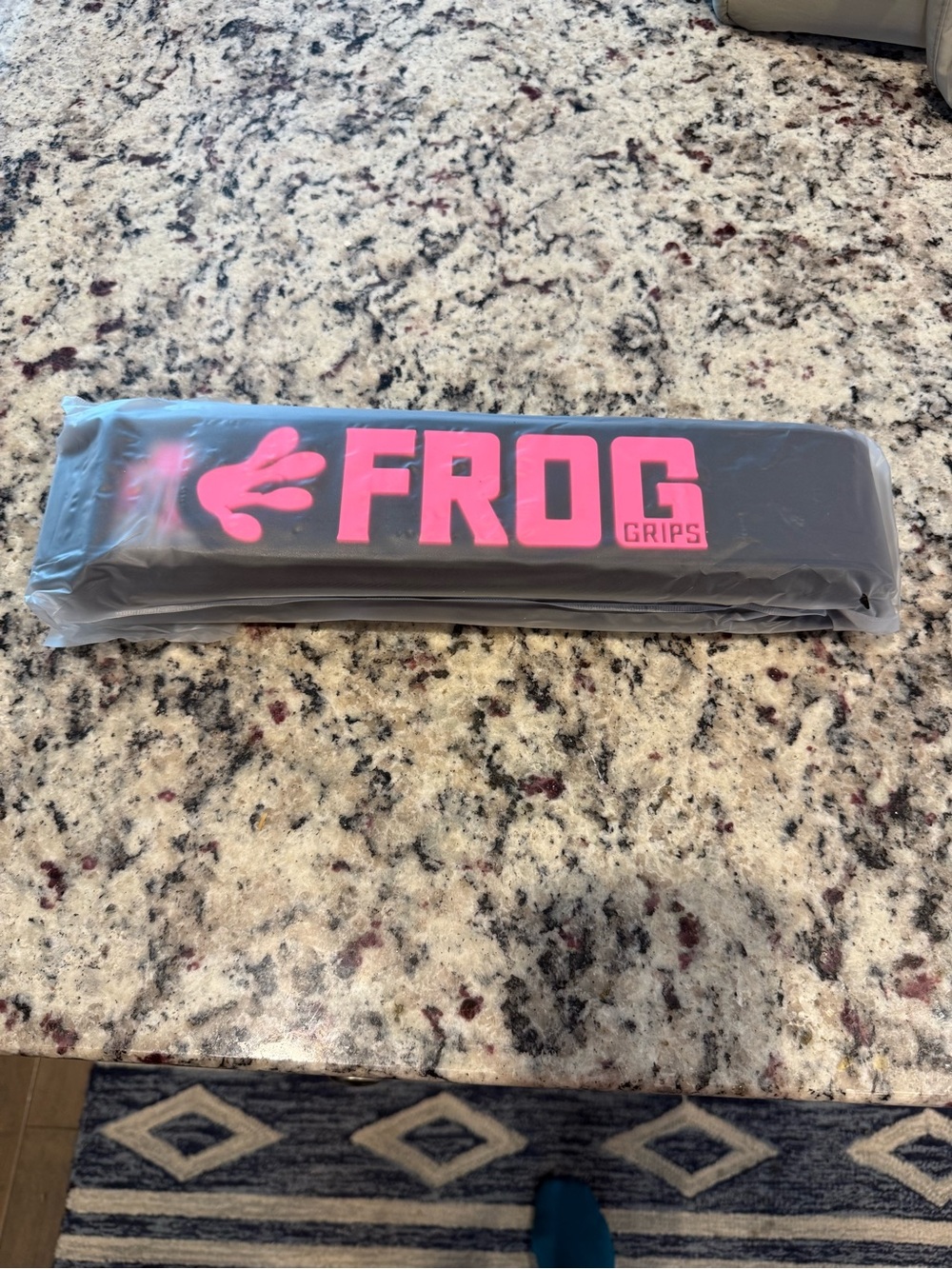 Frog Grips neon pink weight lifting belt. Medium. Brand Nee